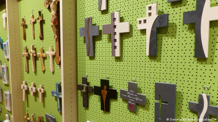 Кресты в монастырском магазине 