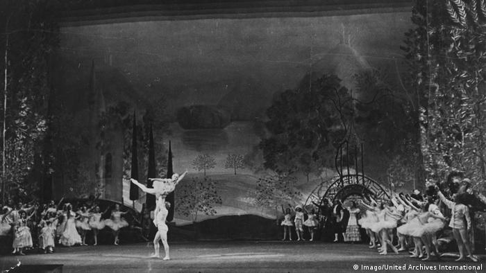 Сцена из Балета Щелкунчик в Большом театре