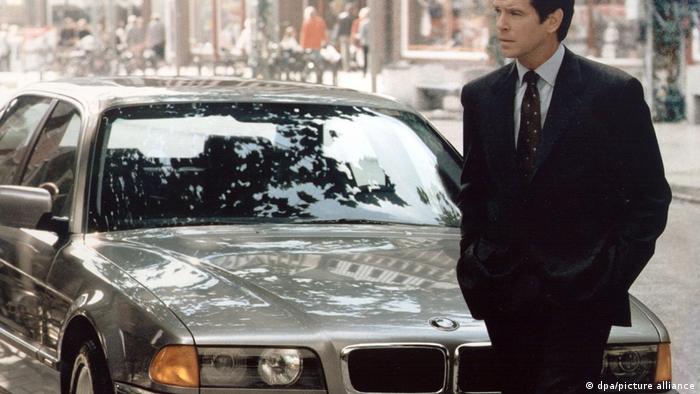 Завтра не умрет никогда (1997): BMW 750 iL