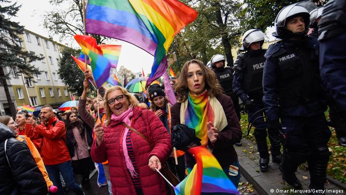 Поляки протестуют против решения объявить некоторые города и воеводства зонами, свободными от ЛГБТ