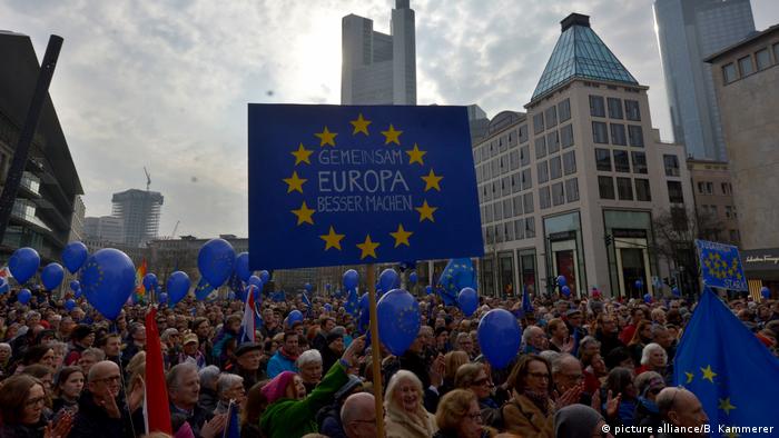 Демонстрация Pulse of Europe во Франкфурте-на-Майне