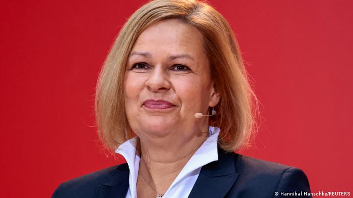 Нэнси Фезер, министр внутренних дел