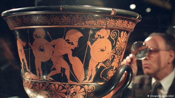 Сцены Троянской войны на древнегреческой вазе