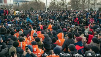 Митинг а Актау на западе Казахстана, 4 января 2021 года