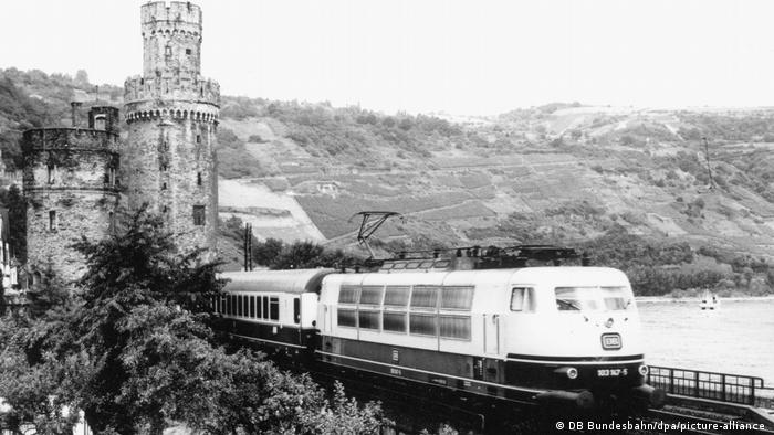 Поезд Райнгольд в Обервезеле на Среднем Рейне в 1960-х годах 