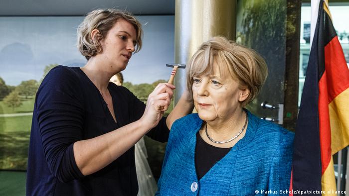 Ангела Меркель во время генеральной уборки в 2020 году 