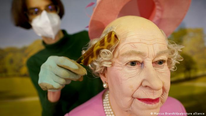 Королева Елизавета II - The Queen is (not) amused