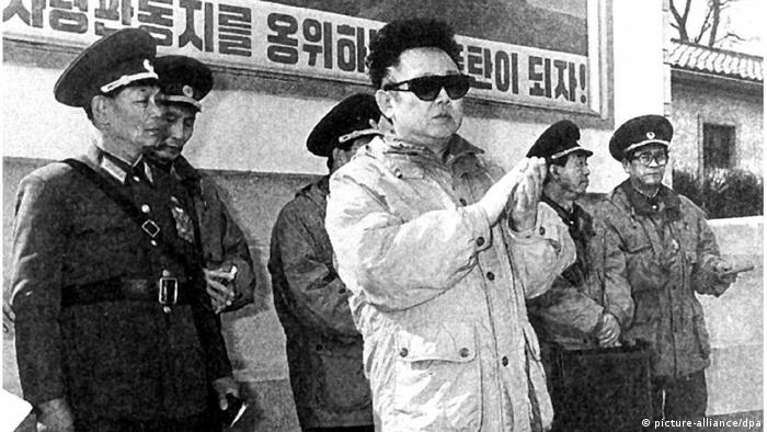 Ким Чен Ир инспектирует части Корейской народной армии