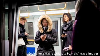 В общественном транспорте - без соблюдения социальной дистанции. Копенгаген, 1 февраля 2022 года