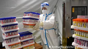 Одна из лабораторий в Китае, где проводятся тесты на коронавирус 