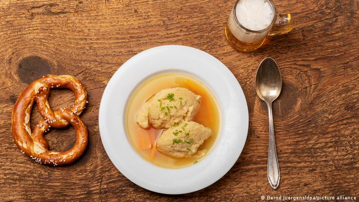 Традиционная немецкая кухня – суп с манными клецками 