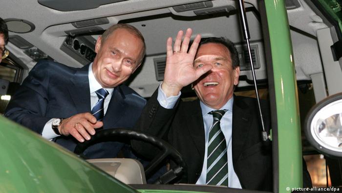 Герхард Шрёдер и Владимир Путин 11 апреля 2005 года на Ганноверской промышленной ярмарке