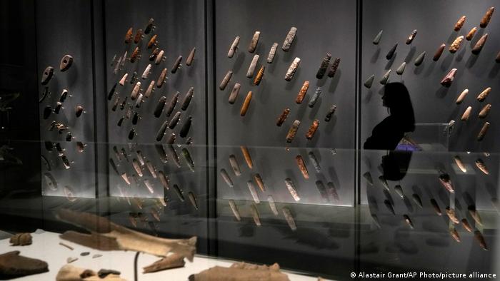 Наконечники топоров на выставке Мир Стоунхенджа в Британском музее