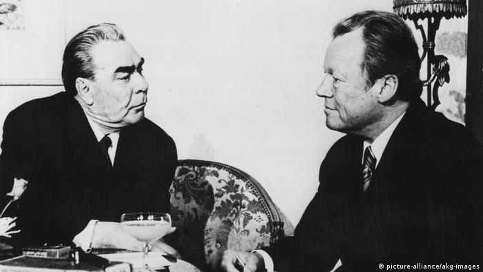 Бонн, 18 мая 1973 года: генсек КПСС Леонид Брежнев и канцлер ФРГ Вилли Брандт 