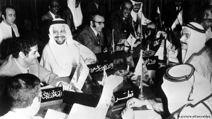 Кувейт, 17 октября 1973 года: арабские страны-члены ОПЕК повышают цены на нефть
