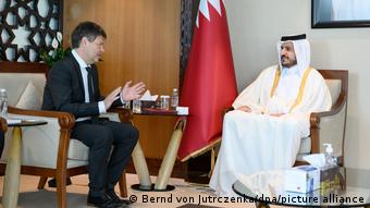 Министр экономики ФРГ Роберт Хабек ведет переговоры в Катаре 