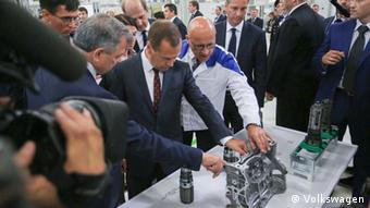 В сентябре 2015 года премьер РФ Дмитрий Медведев участвовал в открытии завода моторов VW в Калуге