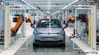 Автоматизированное производство электромобиля ID.3 на заводе Volkswagen в Цвиккау