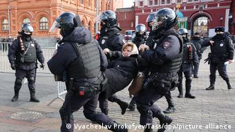 Задержание на антивоенной акции в Москве