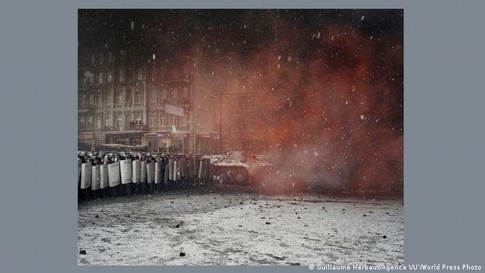 Киев. 22 января 2014 года. Этот снимок сделал французский фотограф Гийом Эрбо. Он стал региональным победителем конкурса World Press Photo 2022 года