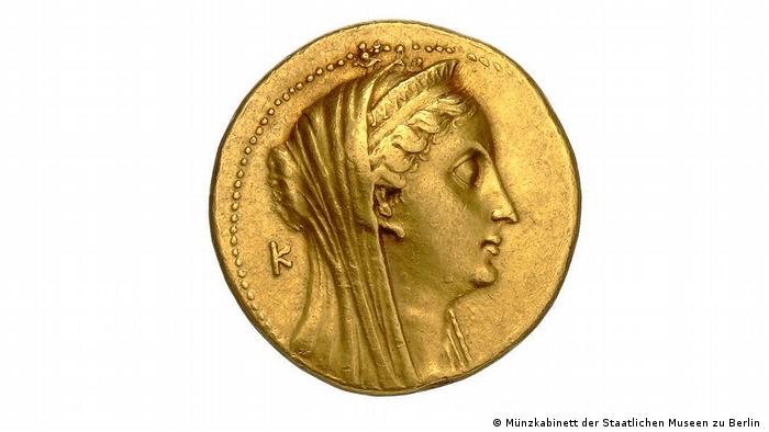 Монета с изображением царицы Древнего Египта Арсинои II