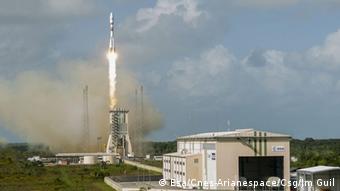 Старт ракеты-носителя Союз с космодрома Европейского космического агентства в Куру 18 декабря 2014 года 