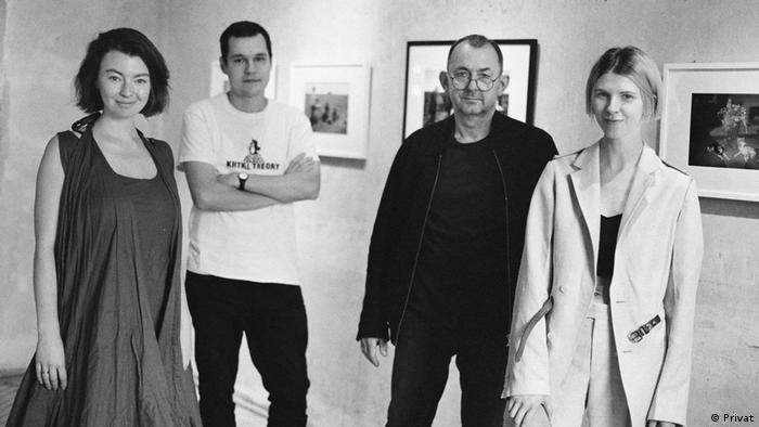 Кураторы украинского павильона с художником (слева): Лизавета Герман, Борис Филоненко, Павел Маков и Мария Ланько