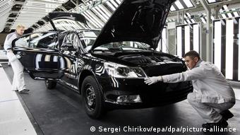 Санкции затронули и автозаводы Volkswagen в России 