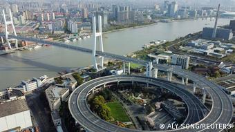 Весна 2022, Шанхай парализован локдауном, на автомагистралях практически нет машин 