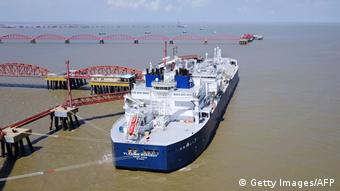 Терминал по приему СПГ в китайском порту Наньтун: идет разгрузка российского танкера Владимир Русанов 