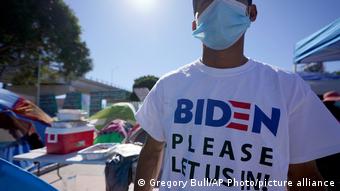 Беженец из Гондураса призывает президента Байдена впустить его в страну