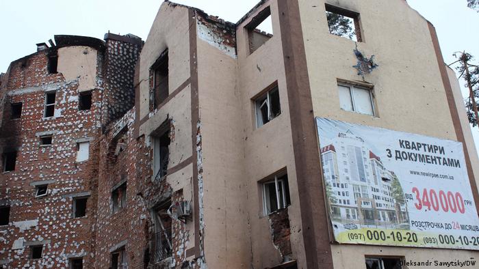 Вторжение российских захватчиков превратило жилища европейского уровня в смертельно опасные развалины. На фото: реклама продажи квартир в одном из новых ирпенских жилых комплексов Комфортный дом.