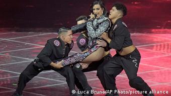 Шанель от Испании с танцорами на сцене Евровидения-2022