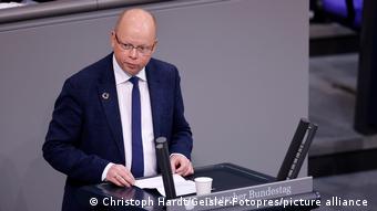 Депутат Штефан Зайдлер на трибуне бундестага