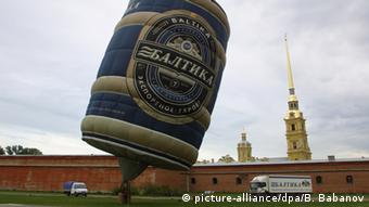 Рекламный надувной шар в виде банки пива Балтика в Санкт-Петербурге