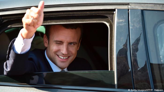 Президент Франции Эмманюэль Макрон после голосования на парламентских выборах
