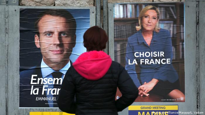 Предвыборные плакаты Эмманюэля Макрона и Марин Ле Пен перед президентскими выборами