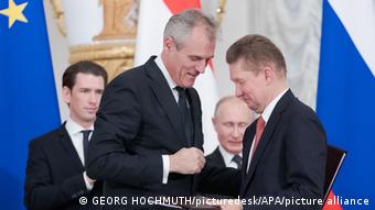 Октябрь 2018-го. Зеле и глава Газпрома Миллер подписали очередную договоренность в присутствии канцлера Австрии и президента РФ