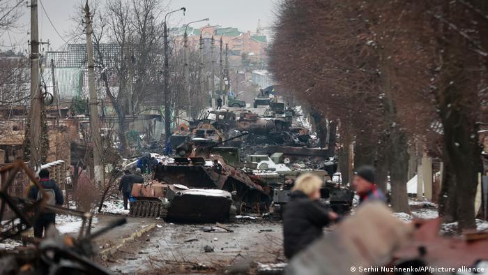 Разрушенная российская военная техника в Буче, 1 марта 2022 года