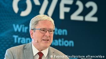 Министр экономики Бранденбурга Йорг Штайнбах на Восточногерманском экономическом форуме, 13 июня 2022