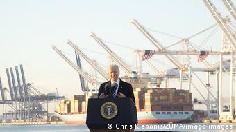 Президент США Джо Байдет в порту Балтимора