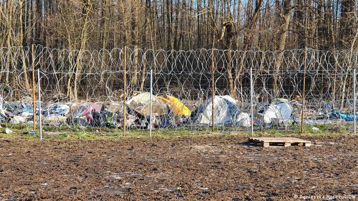 палатки на границе Беларуси и Польши, в которых ночевали беженцы 