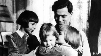 Штауффенберг со своими детьми